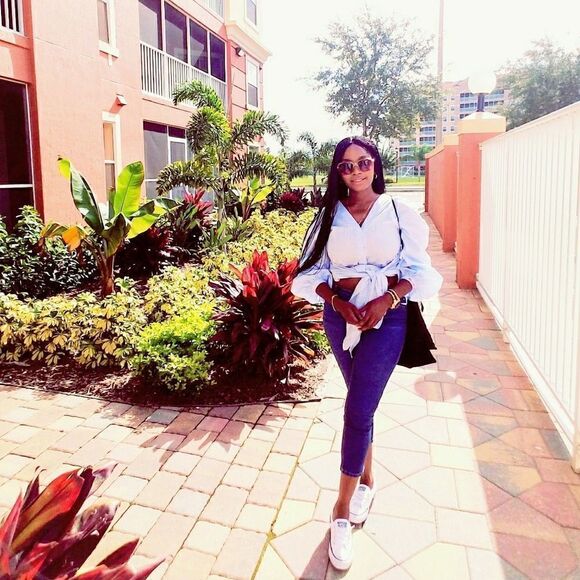 Braided wig with lace at the middle - Picture 5 of 7